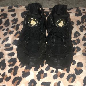 Black Nike Huaraches Size 9